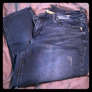 Distressed seven denim girlfriend capris NWOT
